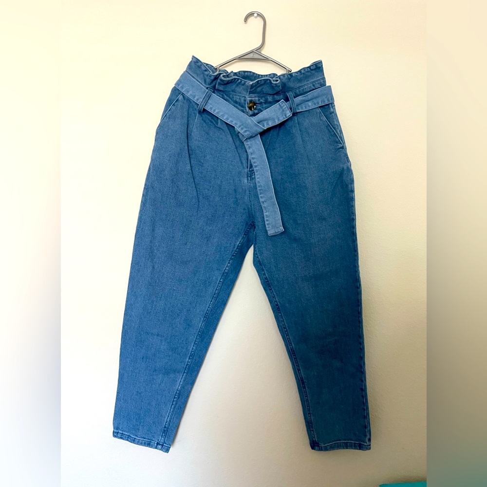 (3 for $19) Gorgeous Who What Wear paper bag high waist jeans. Size 10